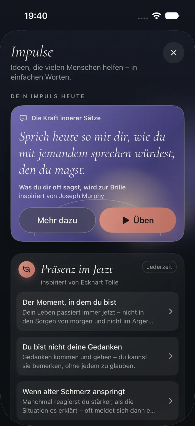 Bereich Impulse im Abend-Look: Impuls des Tages „Sprich heute so mit dir, wie du mit jemandem sprechen würdest, den du magst.“, inspiriert von Joseph Murphy, darunter Präsenz-Impulse, inspiriert von Eckhart Tolle.