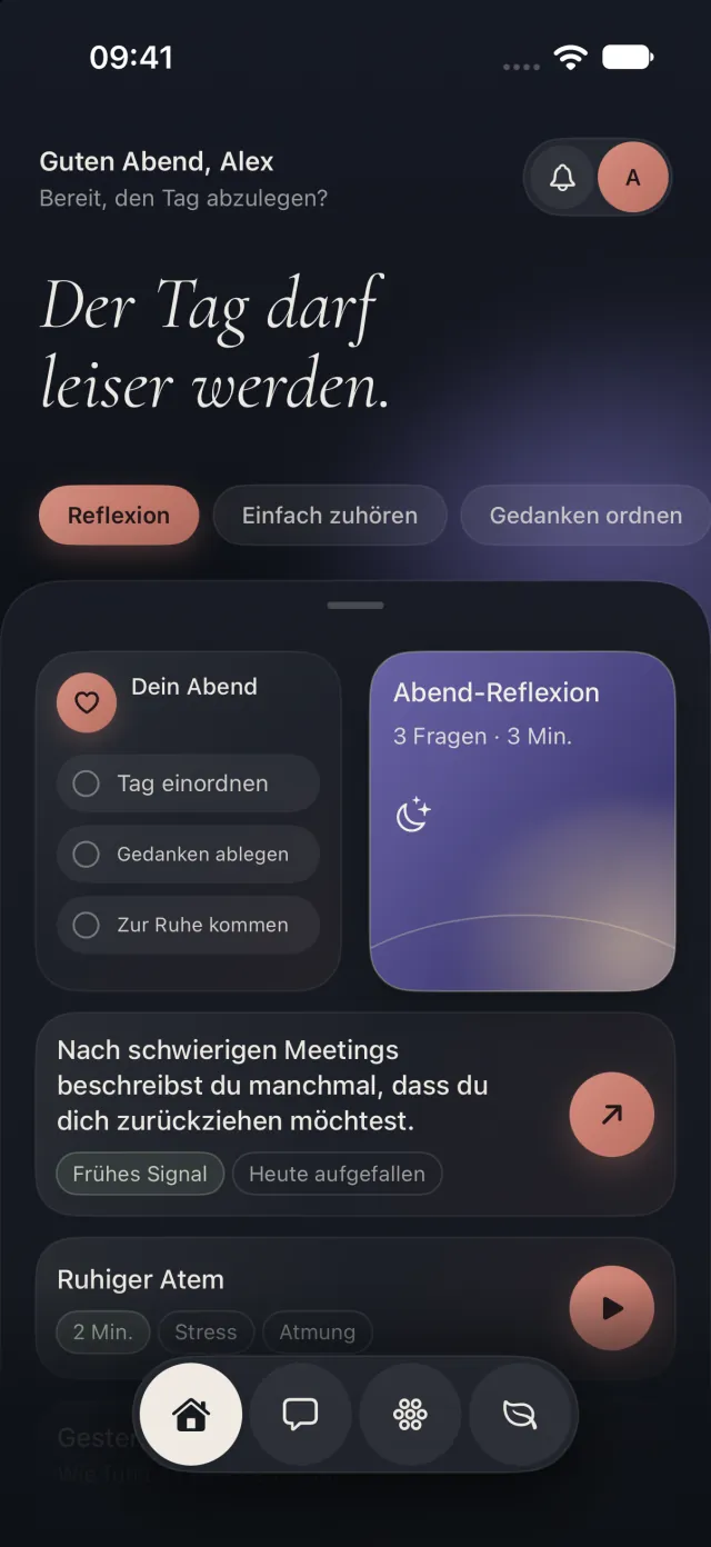 Startseite von Rapport im dunklen Abend-Look: „Der Tag darf leiser werden.“ mit der Abend-Reflexion in drei Fragen.